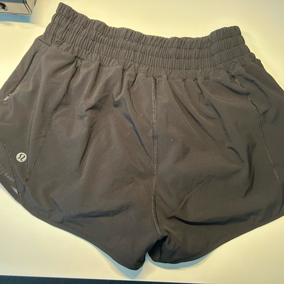 Hotty Hot High-Rise Lined Short 2.5” - Picture 2 of 3